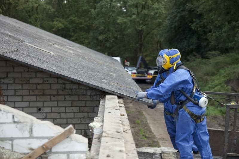 utylizacja azbestu z dachu